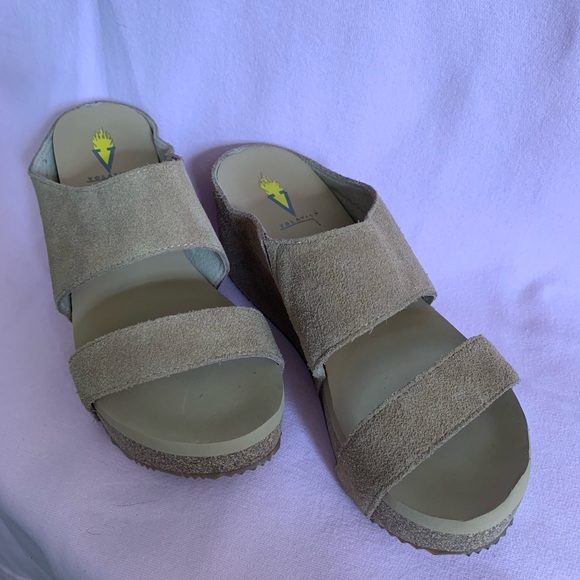 volatile august wedge